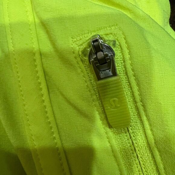 Lululemon shorts size 8 - Picture 3 of 5